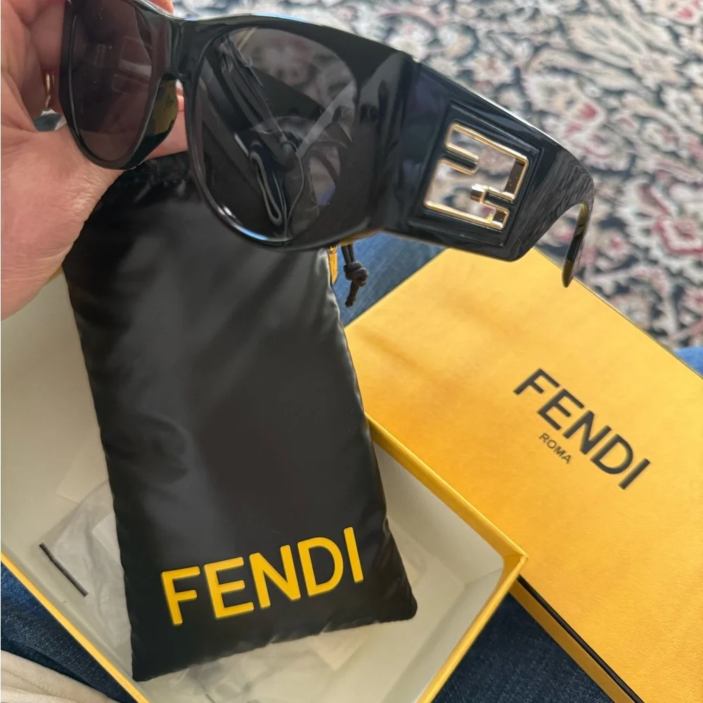 Fendi ROMA Black Sunglasses Sleek Modern Design Women's Baguette Oval Sunglasses - Picture 9 of 13